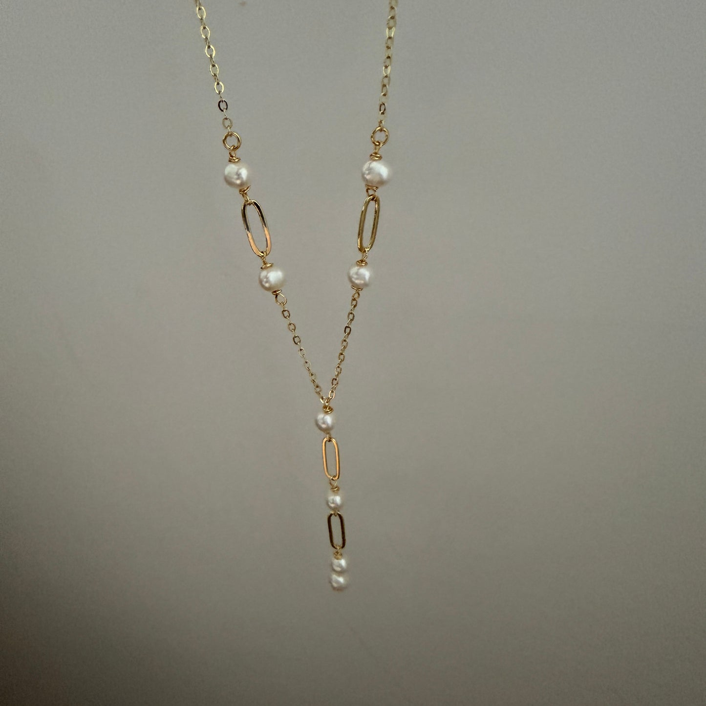 Pearly Lariat Necklace